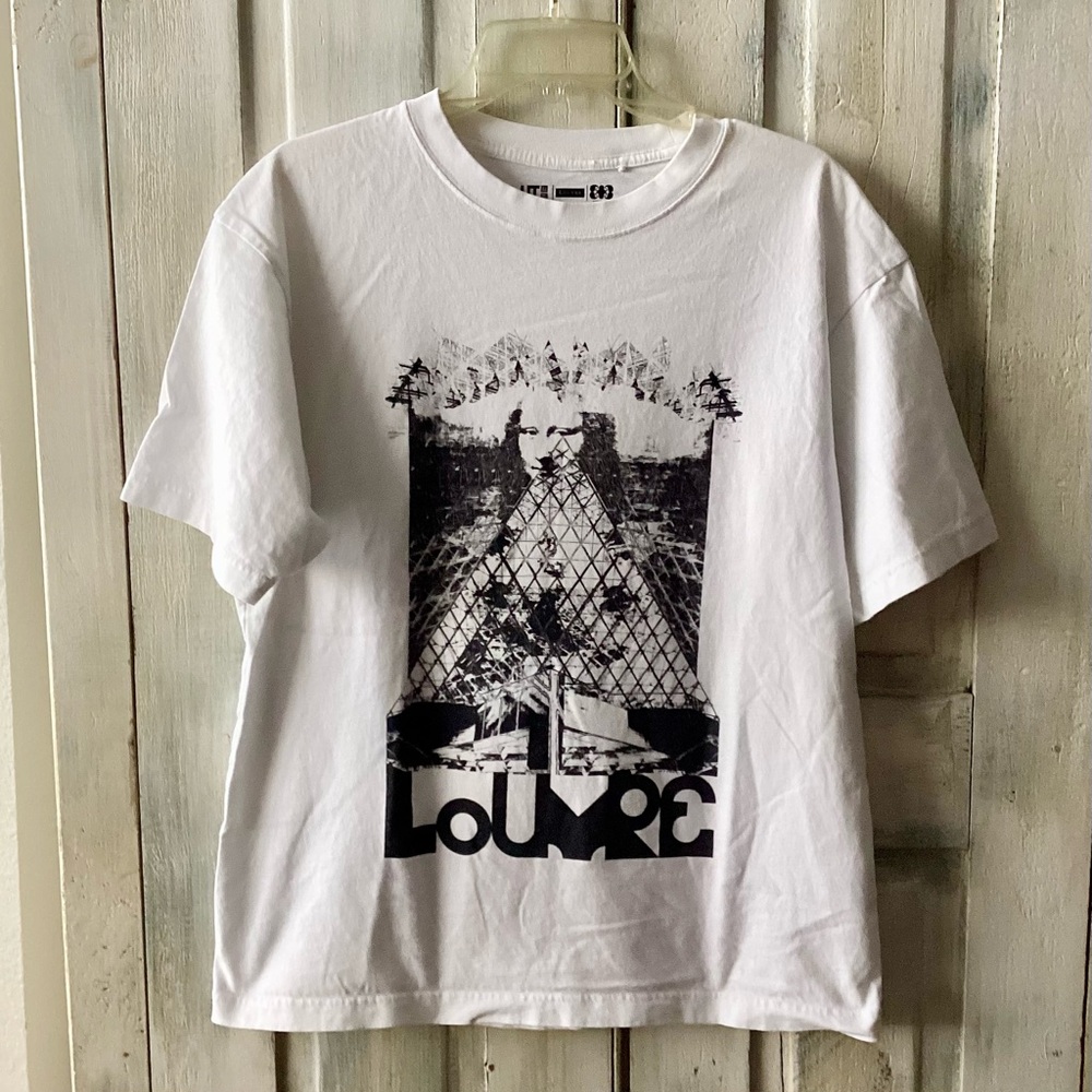 Uniqlo- Louvre T- Shirt